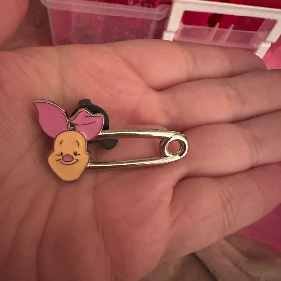 Disney Winnie The Pooh Safety Pin Piglet Pin - Picture 3 of 3
